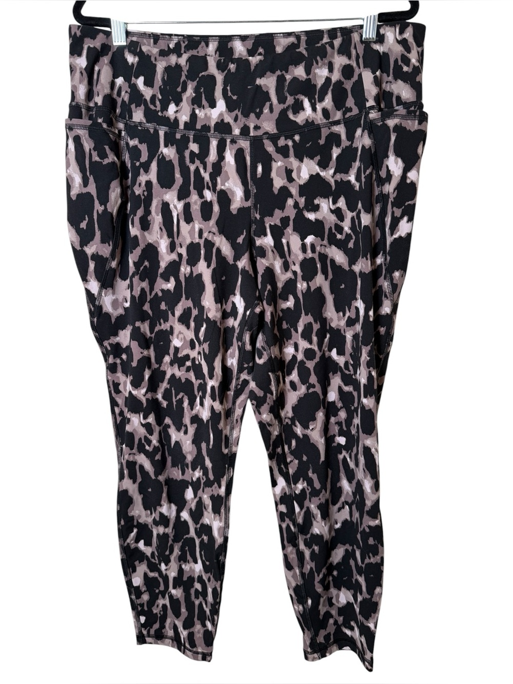 Lane Bryant size 22/24 Black & Taupe Animal Print Capri 7/8 Leggings
